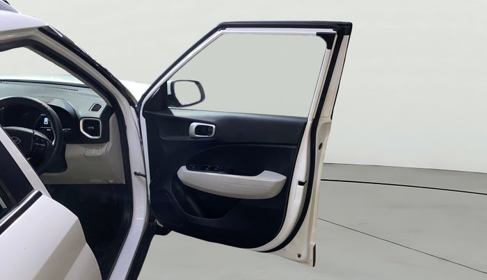 2024 Hyundai VENUE Executive 1.0 Turbo MT, Petrol, Manual, 8,305 km, RHS Front Door