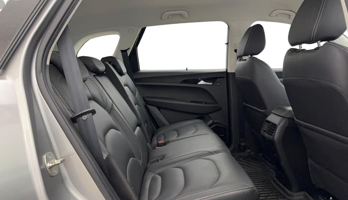 2019 MG HECTOR SMART HYBRID 1.5 PETROL, Petrol, Manual, 24,128 km, Right Side Rear Door Cabin