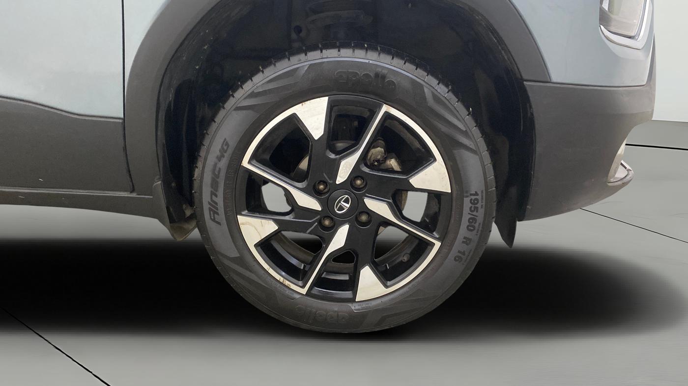 2023 Tata PUNCH CREATIVE  AMT, Petrol, Automatic, 27,386 km, Right Front Wheel