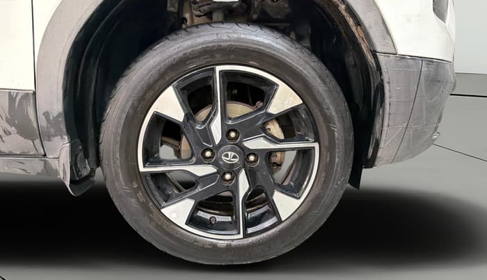 2023 Tata PUNCH ACCOMPLISHED DAZZLE SUNROOF CNG MT, CNG, Manual, 76,917 km, Right Front Wheel
