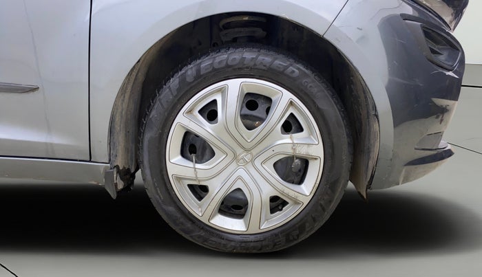 2023 Tata ALTROZ XM PLUS SUNROOF, Petrol, Manual, 19,692 km, Right Front Wheel