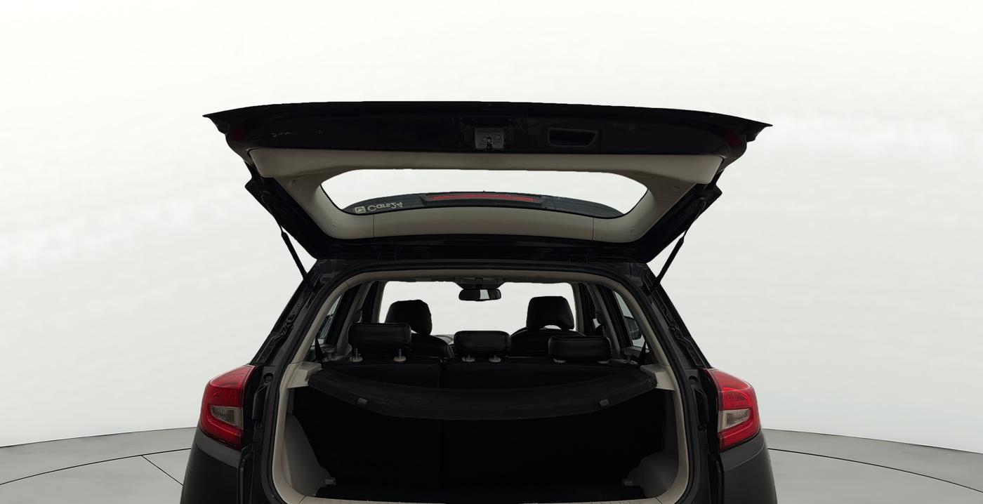 2023 Mahindra XUV300 W8 (O) 1.2 PETROL, Petrol, Manual, 48,101 km, Boot Door Open