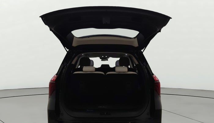 2022 Mahindra XUV700 AX 7 P MT 7 STR, Petrol, Manual, 31,275 km, Boot Door Open