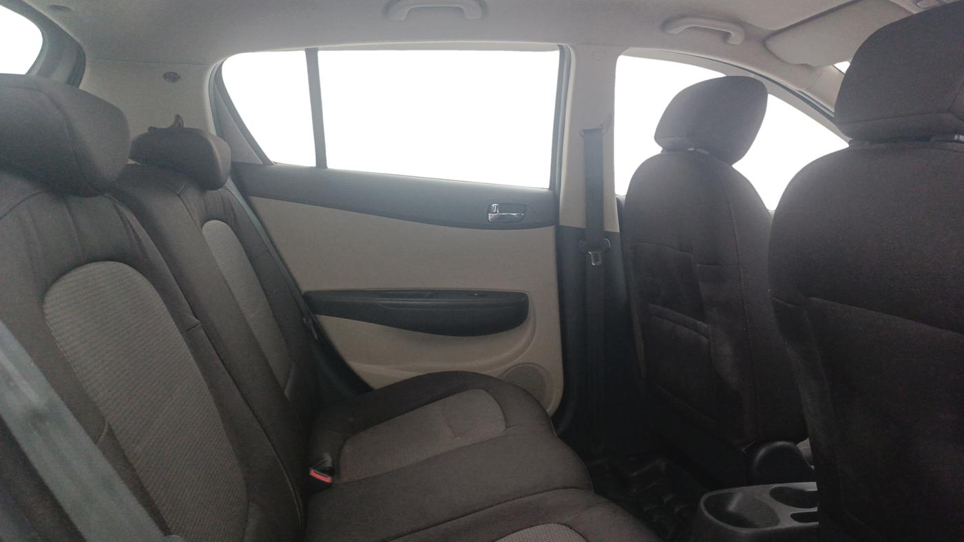 2014 Hyundai i20 SPORTZ 1.2, Petrol, Manual, 66,557 km, Right Side Rear Door Cabin