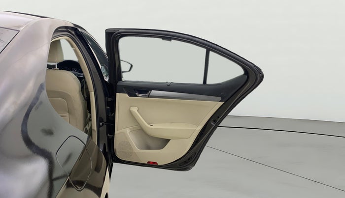 2018 Skoda Superb STYLE 1.8 TSI AT, Petrol, Automatic, 77,436 km, RHS Rear Door