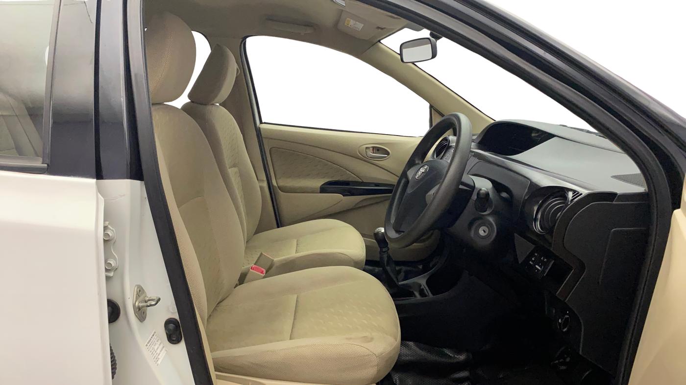 2019 Toyota Etios Liva V DUAL TONE, Petrol, Manual, 35,886 km, Right Side Front Door Cabin