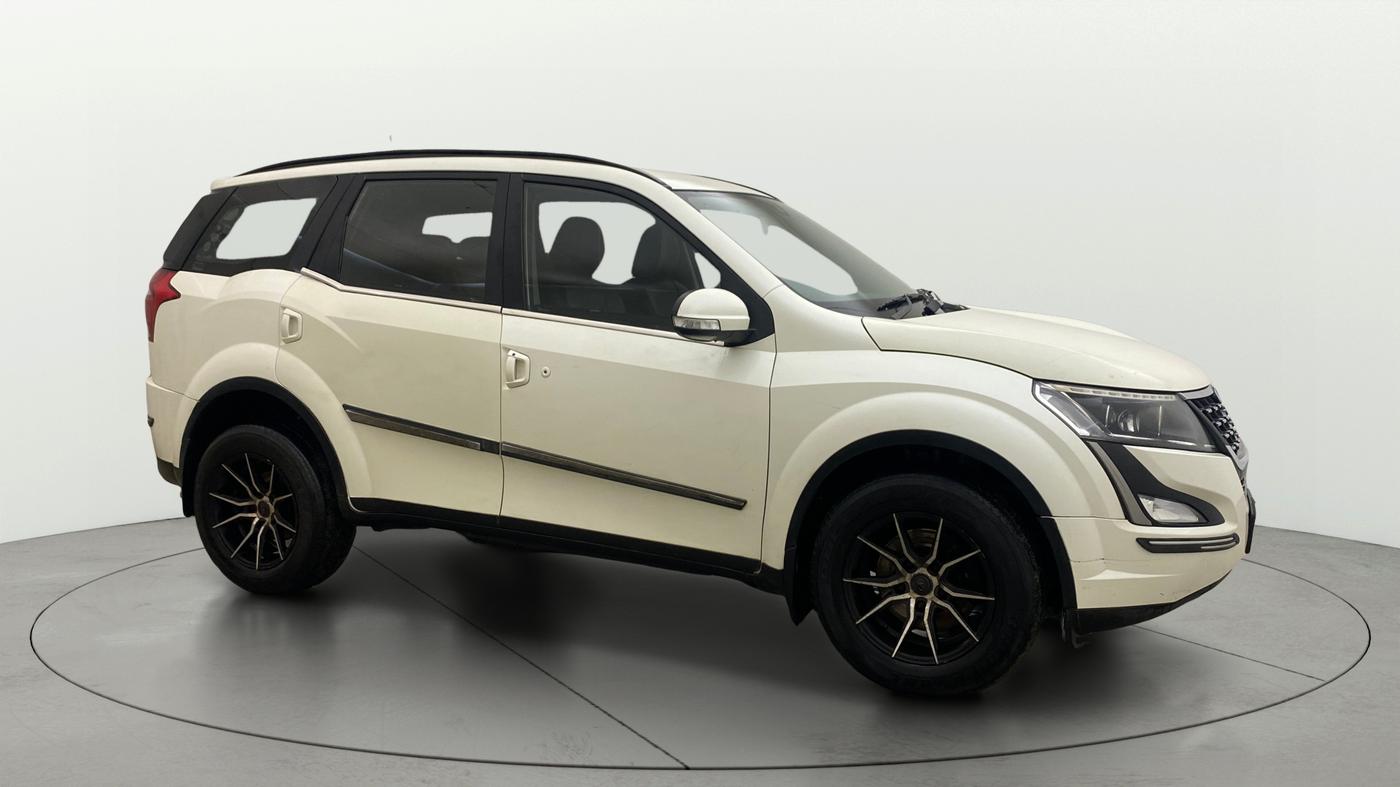 2019 Mahindra XUV500 W7, Diesel, Manual, 1,40,404 km, Right Front Diagonal