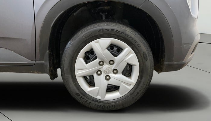 2021 Hyundai VENUE S 1.2, Petrol, Manual, 30,315 km, Right Front Wheel