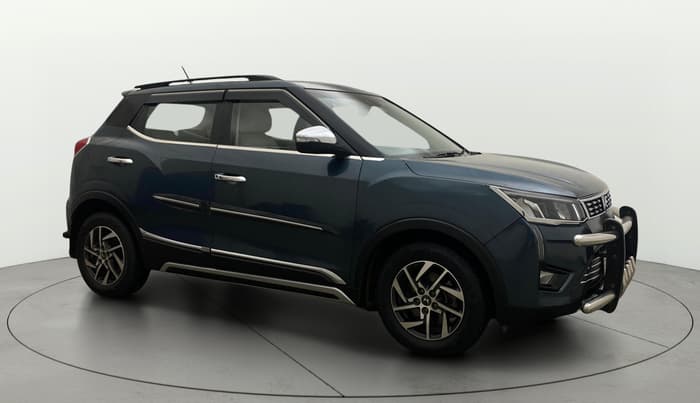 2022 Mahindra XUV300 W8 (O) 1.2 PETROL AMT, Petrol, Automatic, 1,19,785 km, Right Front Diagonal