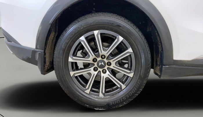 2023 Mahindra XUV700 AX 7 D MT 7 STR, Diesel, Manual, 47,576 km, Right Rear Wheel