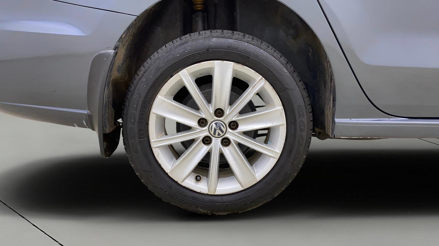 2016 Volkswagen Vento HIGHLINE 1.5 AT, Diesel, Automatic, 55,573 km, Right Rear Wheel