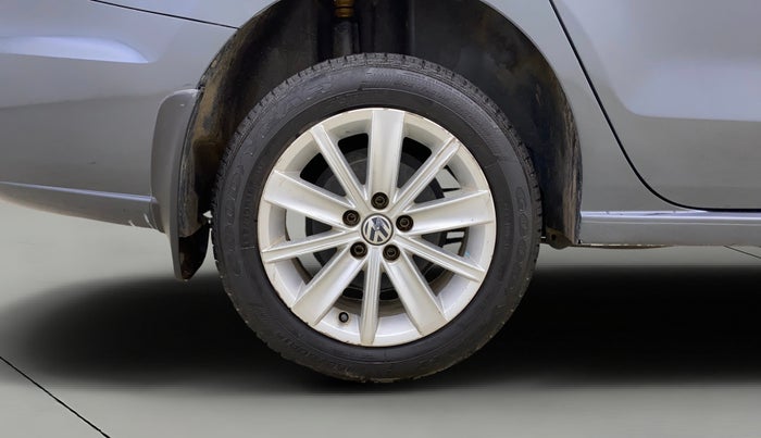 2016 Volkswagen Vento HIGHLINE 1.5 AT, Diesel, Automatic, 55,573 km, Right Rear Wheel