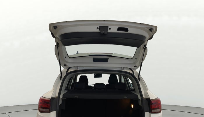 2024 MG ASTOR Select 1.5 MT (Ivory), Petrol, Manual, 11,319 km, Boot Door Open