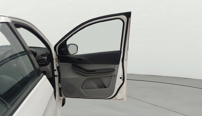 2022 Tata Tiago XT CNG, CNG, Manual, 38,996 km, RHS Front Door