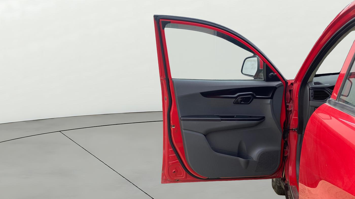 2018 Mahindra KUV 100 NXT K4+ P 6 STR, Petrol, Manual, 27,991 km, LHS Front Door