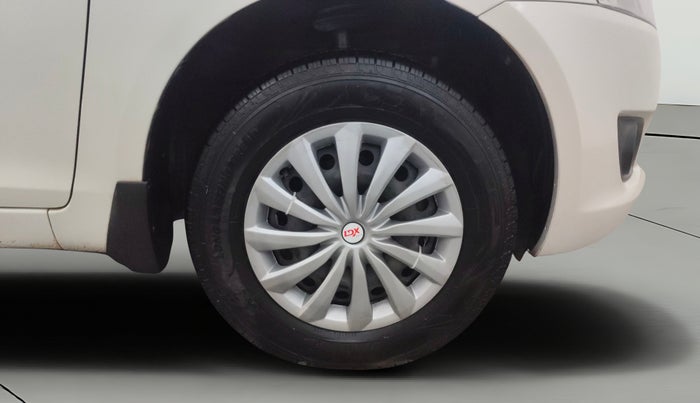 2013 Maruti Swift VXI, Petrol, Manual, 63,711 km, Right Front Wheel