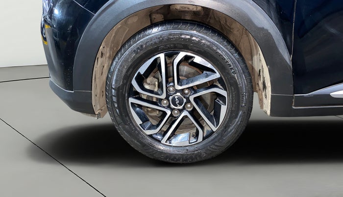 2022 KIA CARENS LUXURY PLUS 1.4 PETROL 7 STR, Petrol, Manual, 43,820 km, Left Front Wheel