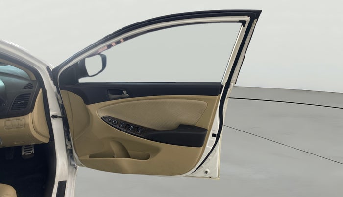 2017 Hyundai Verna 1.6 VTVT SX, Petrol, Manual, 73,546 km, RHS Front Door