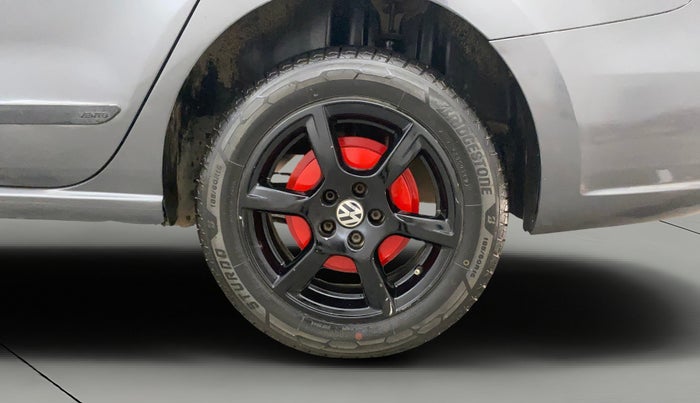 2013 Volkswagen Vento HIGHLINE 1.6 MPI, Petrol, Manual, 1,25,169 km, Left Rear Wheel