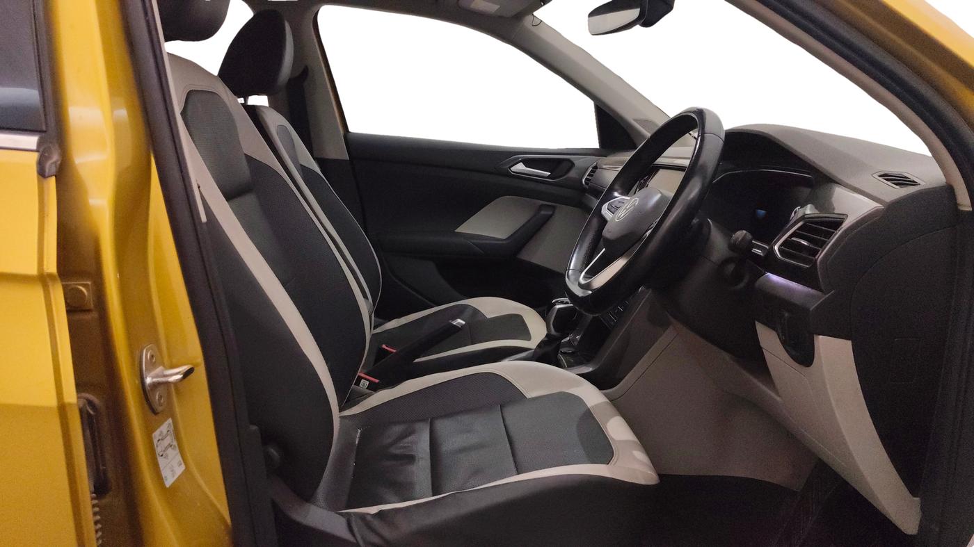 2022 Volkswagen TAIGUN TOPLINE 1.0 TSI AT, Petrol, Automatic, 28,405 km, Right Side Front Door Cabin