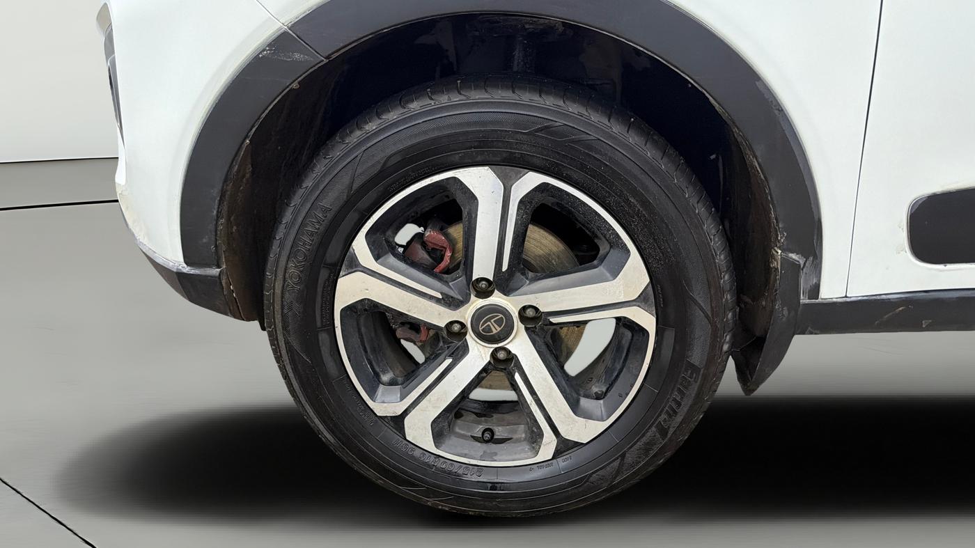 2022 Tata NEXON XZA PLUS (O) DIESEL, Diesel, Automatic, 78,603 km, Left Front Wheel