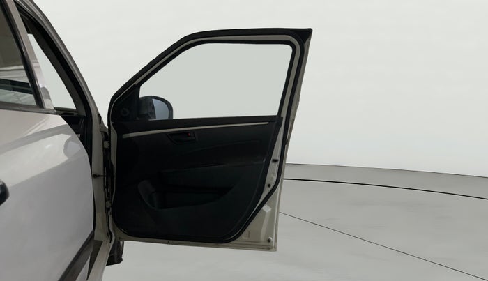 2016 Maruti Swift LXI (O), Petrol, Manual, 41,410 km, RHS Front Door