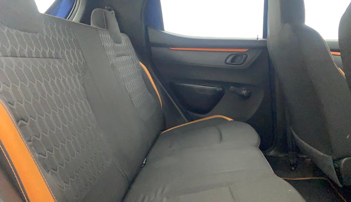 2017 Renault Kwid CLIMBER 1.0 AMT, Petrol, Automatic, 19,505 km, Right Side Rear Door Cabin