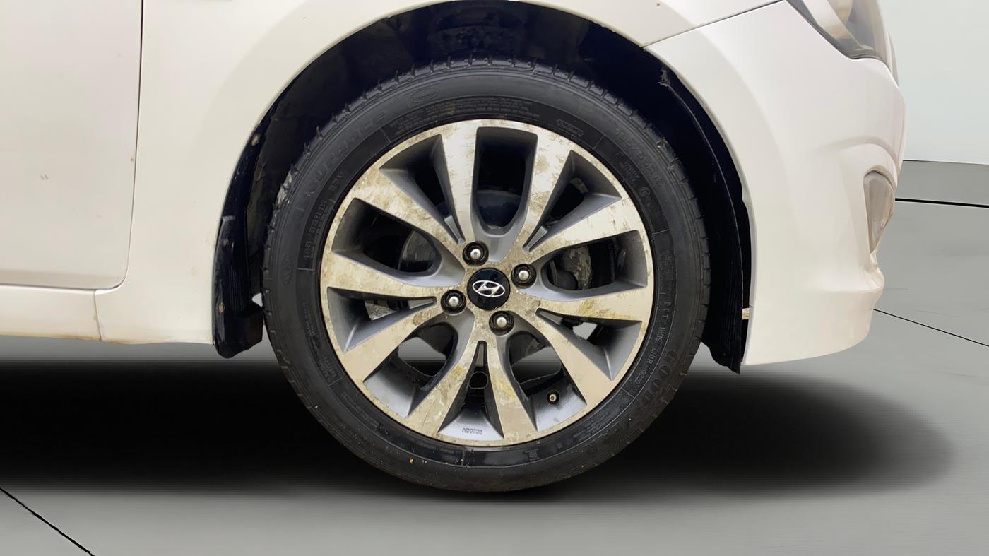2015 Hyundai Verna FLUIDIC 1.6 CRDI S(O) 4S, Diesel, Manual, 99,789 km, Right Front Wheel