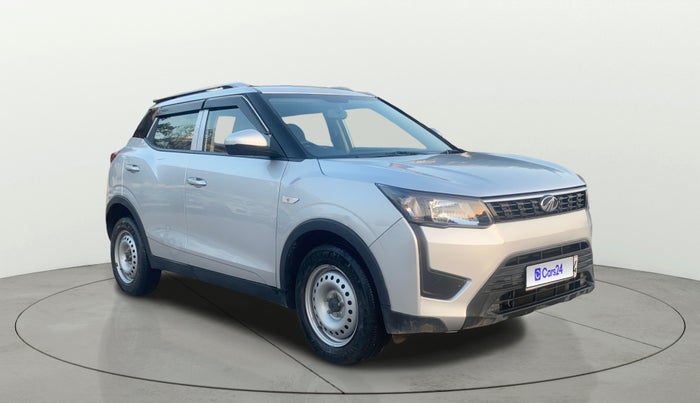 2022 Mahindra XUV300 W4 1.2 PETROL, Petrol, Manual, 23,259 km, Right Front Diagonal