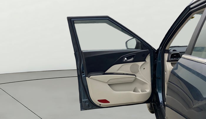 2024 Mahindra XUV300 W8 (O) 1.2 PETROL AMT, Petrol, Automatic, 16,340 km, LHS Front Door