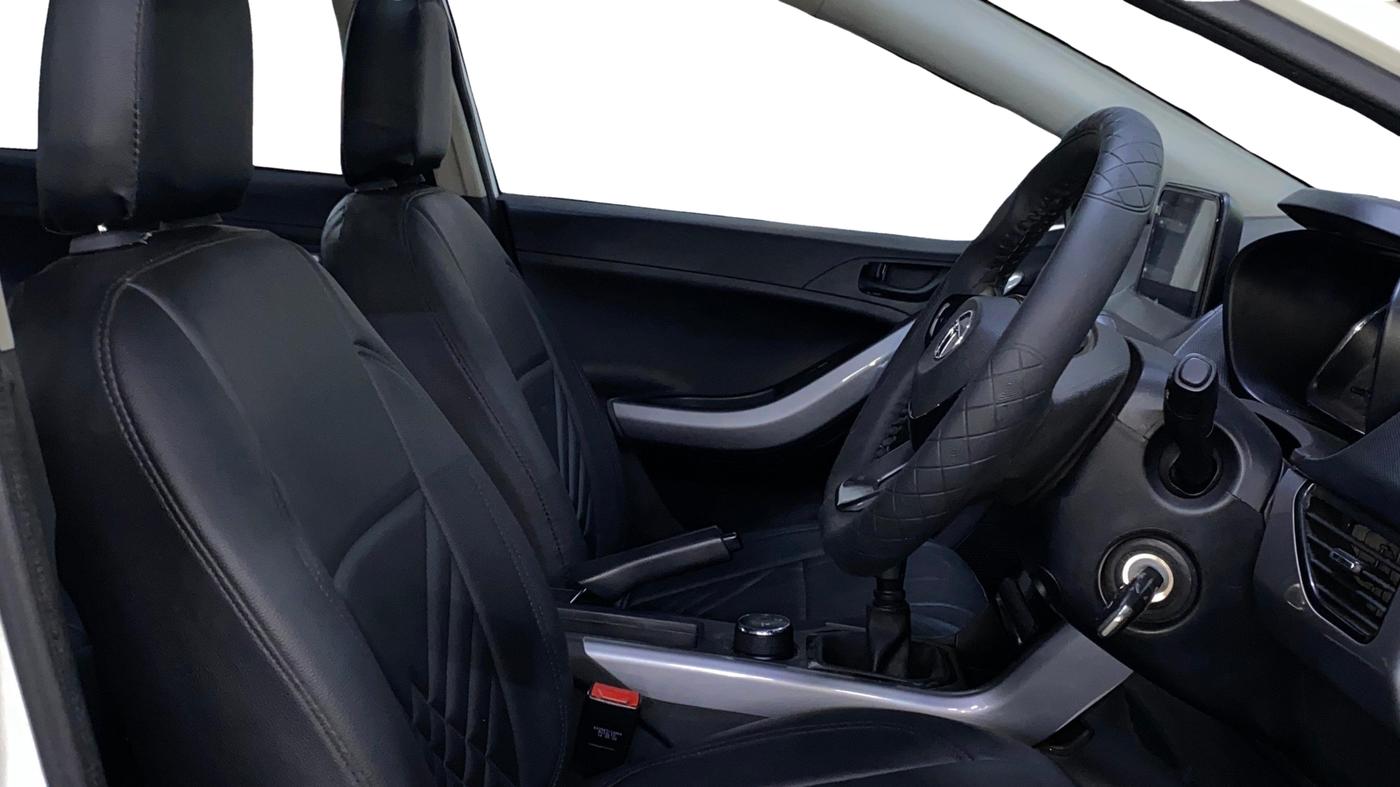 2023 Tata NEXON XM PLUS SUNROOF PETROL, Petrol, Manual, 63,488 km, Right Side Front Door Cabin