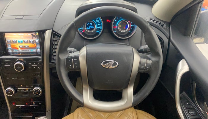 2018 Mahindra XUV500 W11, Diesel, Manual, 52,365 km, Steering Wheel Close Up