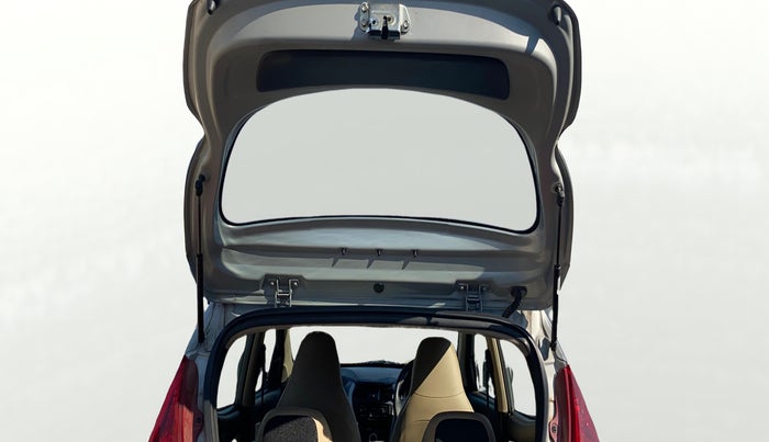 2017 Hyundai Eon ERA +, CNG, Manual, 51,034 km, Boot Door Open