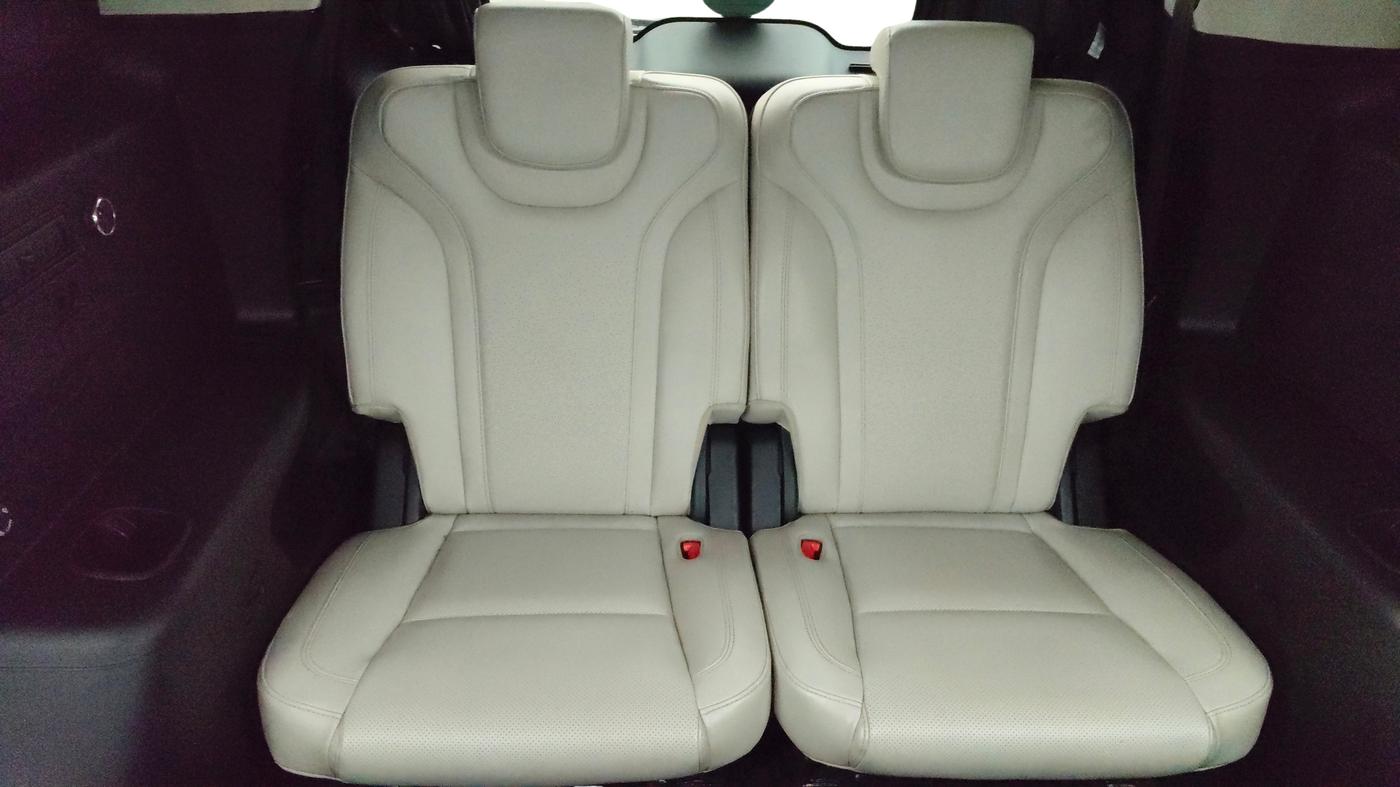 2023 Mahindra XUV700 AX 7 LUXURY D AWD AT 7 STR, Diesel, Automatic, 58,756 km, Third Seat Row ( optional )