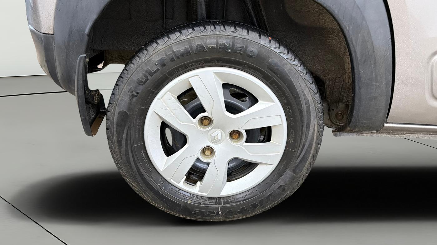 2019 Renault Kwid RXL, Petrol, Manual, 26,519 km, Right Rear Wheel