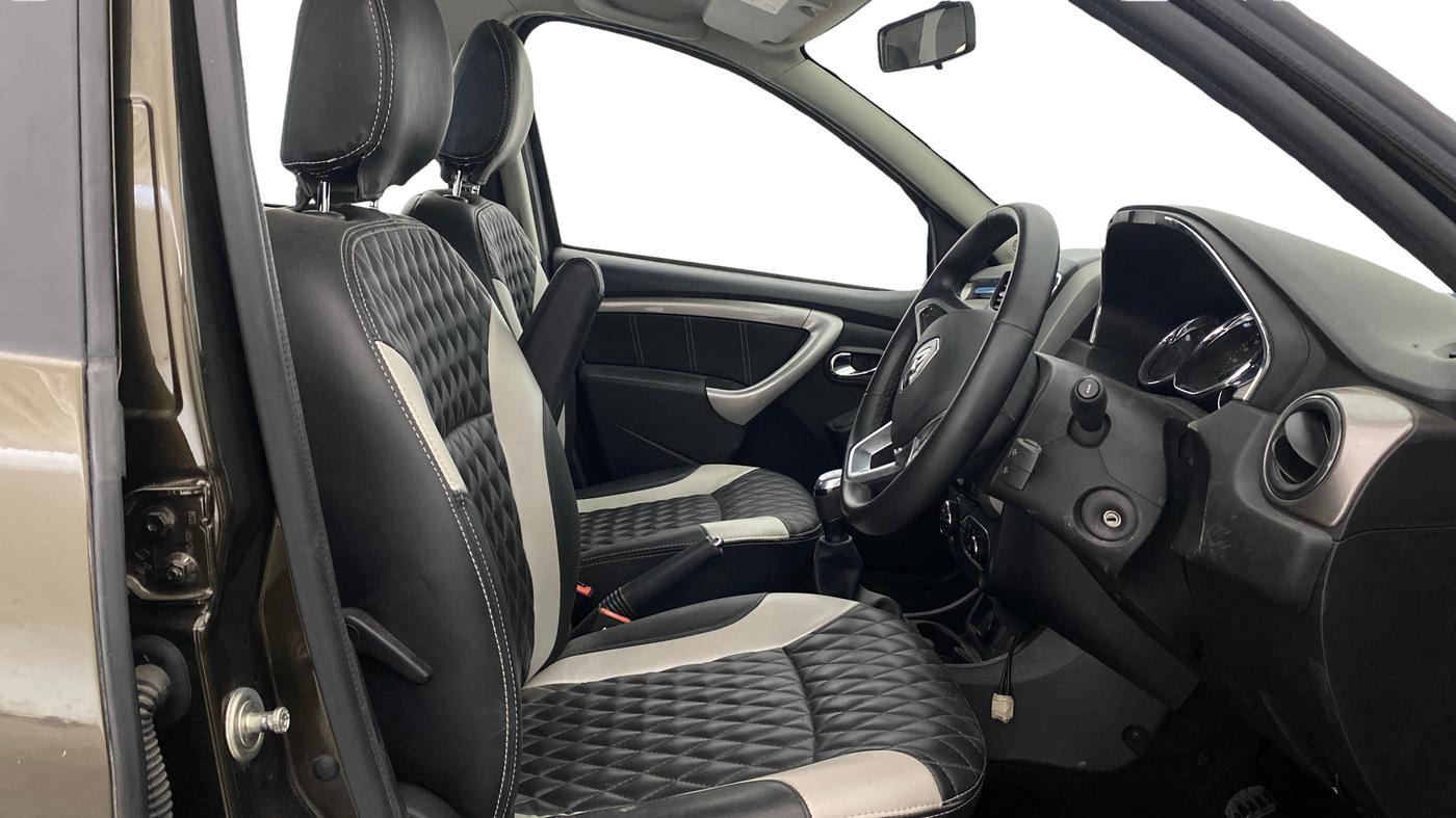 2020 Renault Duster RXZ 1.5 PETROL MT, Petrol, Manual, 34,677 km, Right Side Front Door Cabin