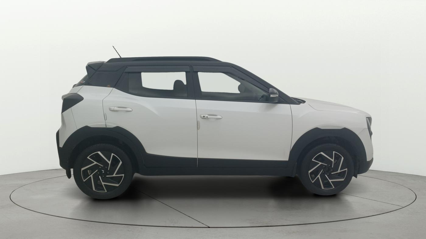 2024 Mahindra XUV 3XO AX7 1.5 Turbo Diesel Autoshift Plus, Diesel, Automatic, 22,805 km, Right Side View