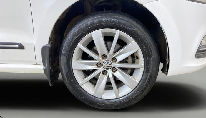 2014 Volkswagen Polo HIGHLINE1.2L, Petrol, Manual, 70,943 km, Right Front Wheel