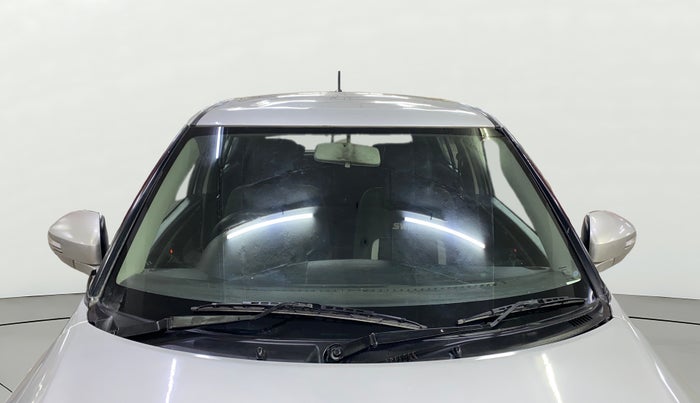 2014 Maruti Swift VXI, Petrol, Manual, 1,04,665 km, Front Windshield