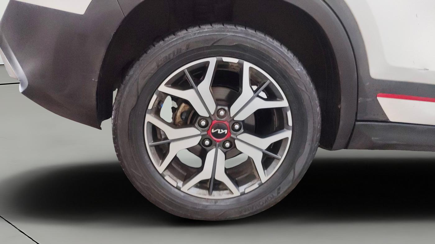 2021 KIA SELTOS GTX PLUS 1.5 DIESEL AT DUAL TONE, Diesel, Automatic, 1,18,560 km, Right Rear Wheel