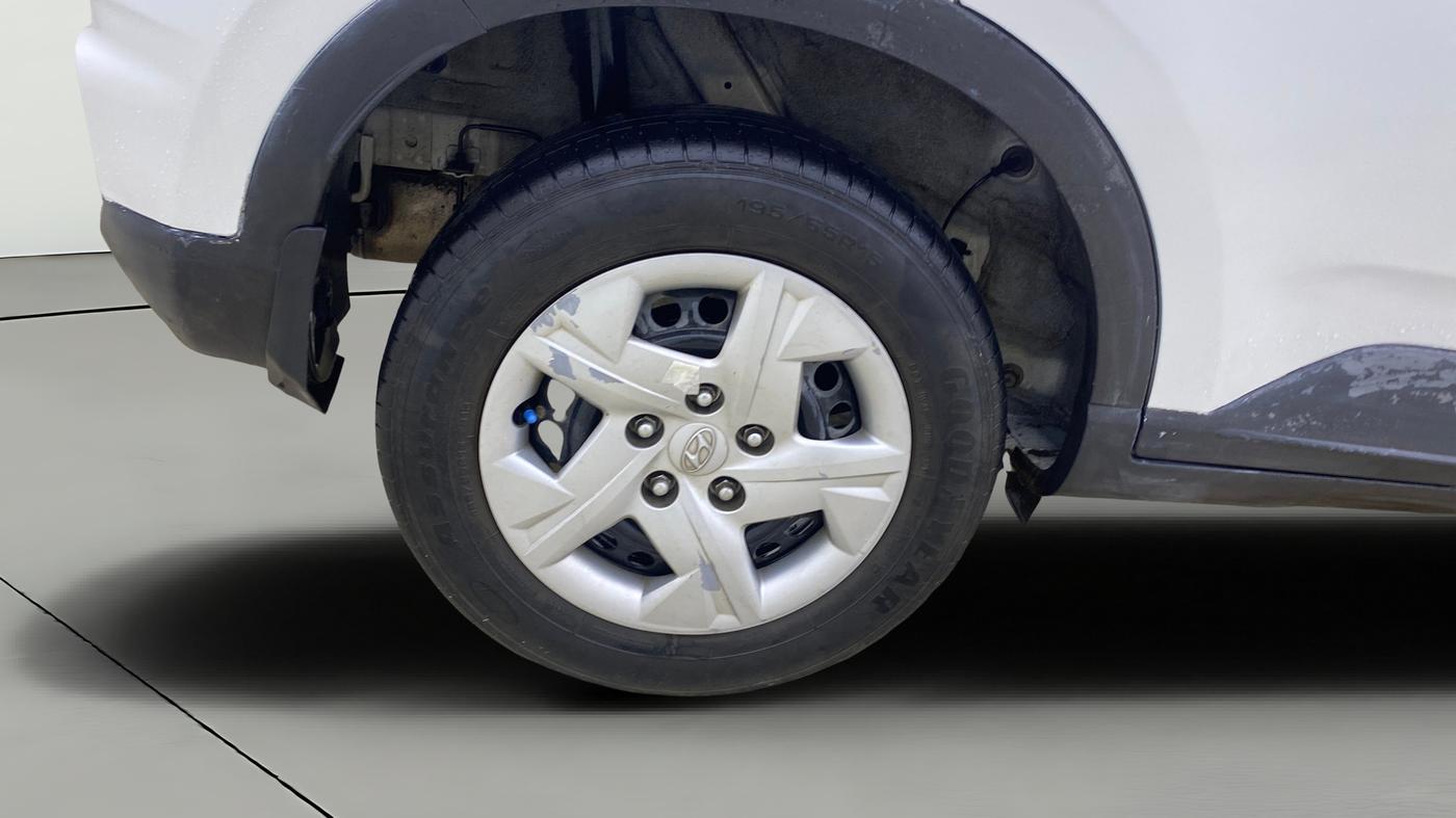 2021 Hyundai VENUE S 1.2, Petrol, Manual, 66,128 km, Right Rear Wheel