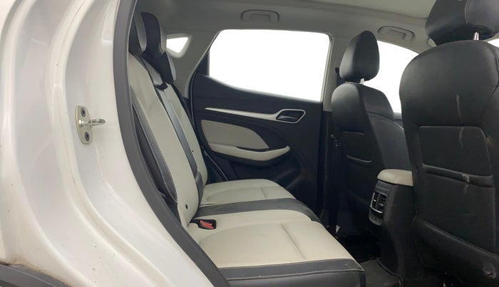 2022 MG ASTOR SHARP 1.5 MT, Petrol, Manual, 30,004 km, Right Side Rear Door Cabin