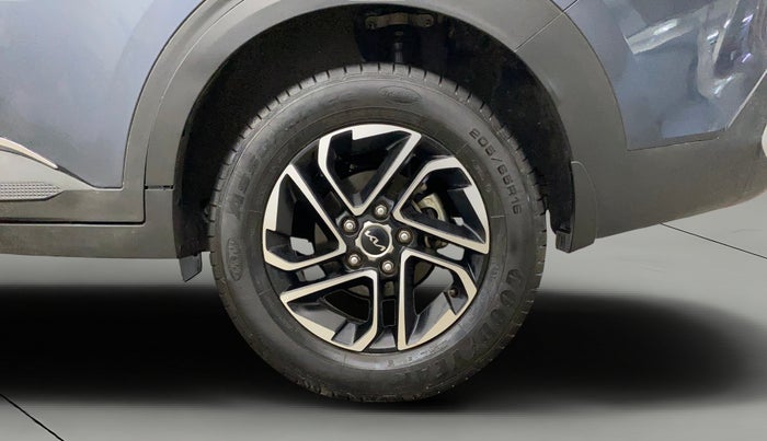 2022 KIA CARENS PRESTIGE 1.5 PETROL 7 STR, Petrol, Manual, 31,276 km, Left Rear Wheel