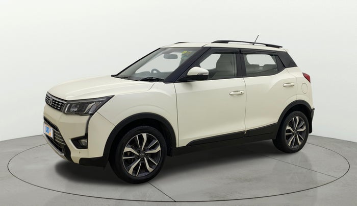 2020 Mahindra XUV300 W8 (O) 1.2 PETROL, Petrol, Manual, 42,702 km, Left Front Diagonal