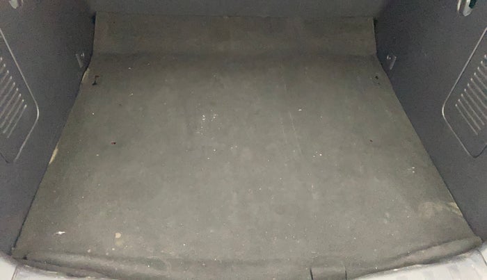 2019 Nissan Kicks XV 1.5, Petrol, Manual, 68,147 km, Boot Open Zoomed View