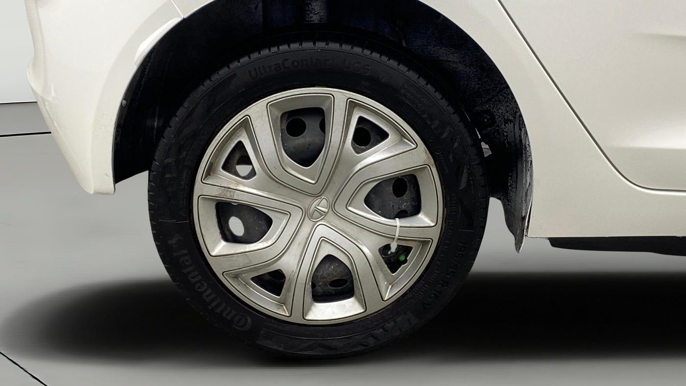 2022 Tata ALTROZ XM PLUS PETROL, Petrol, Manual, 1,15,930 km, Right Rear Wheel