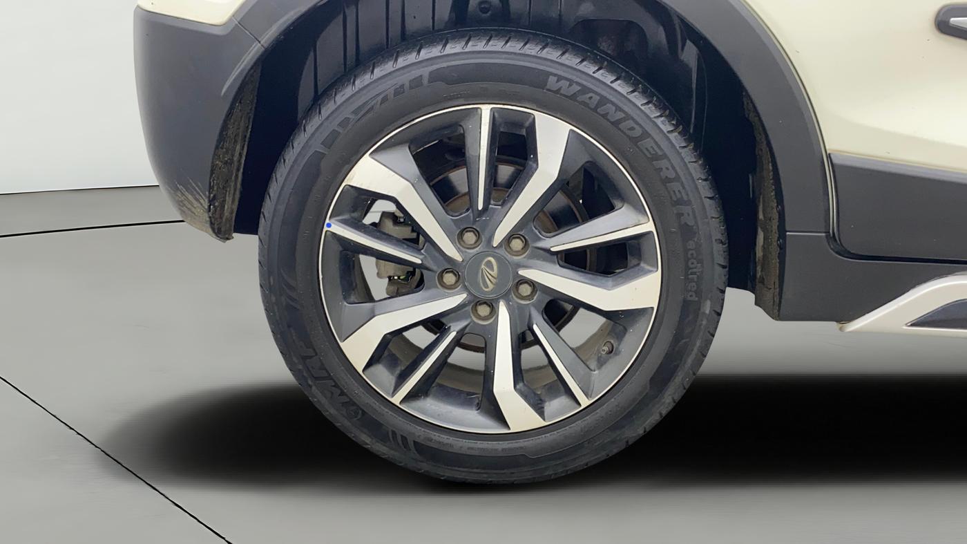 2020 Mahindra XUV300 W8 (O) 1.2 PETROL, Petrol, Manual, 34,817 km, Right Rear Wheel