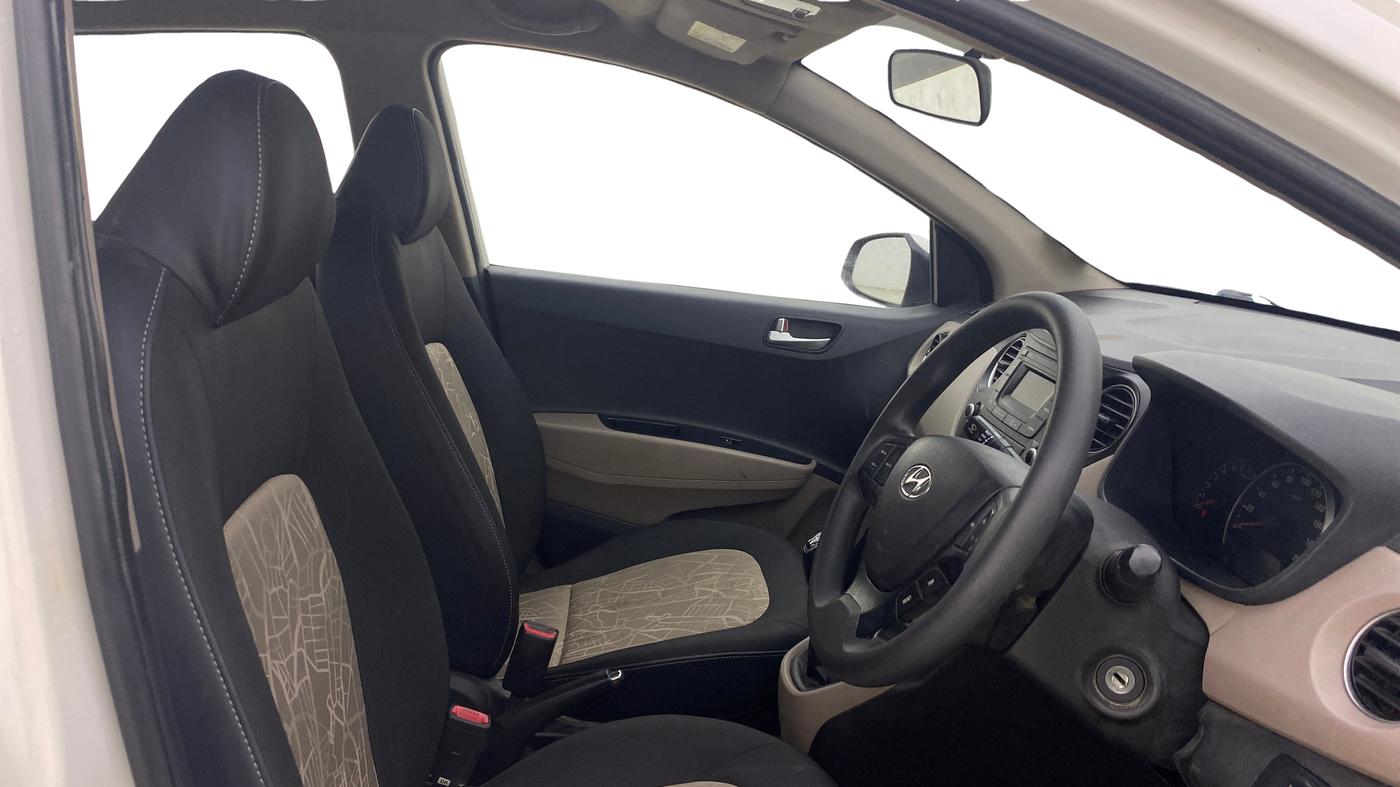 2016 Hyundai Grand i10 SPORTZ 1.2 KAPPA VTVT, CNG, Manual, 79,545 km, Right Side Front Door Cabin