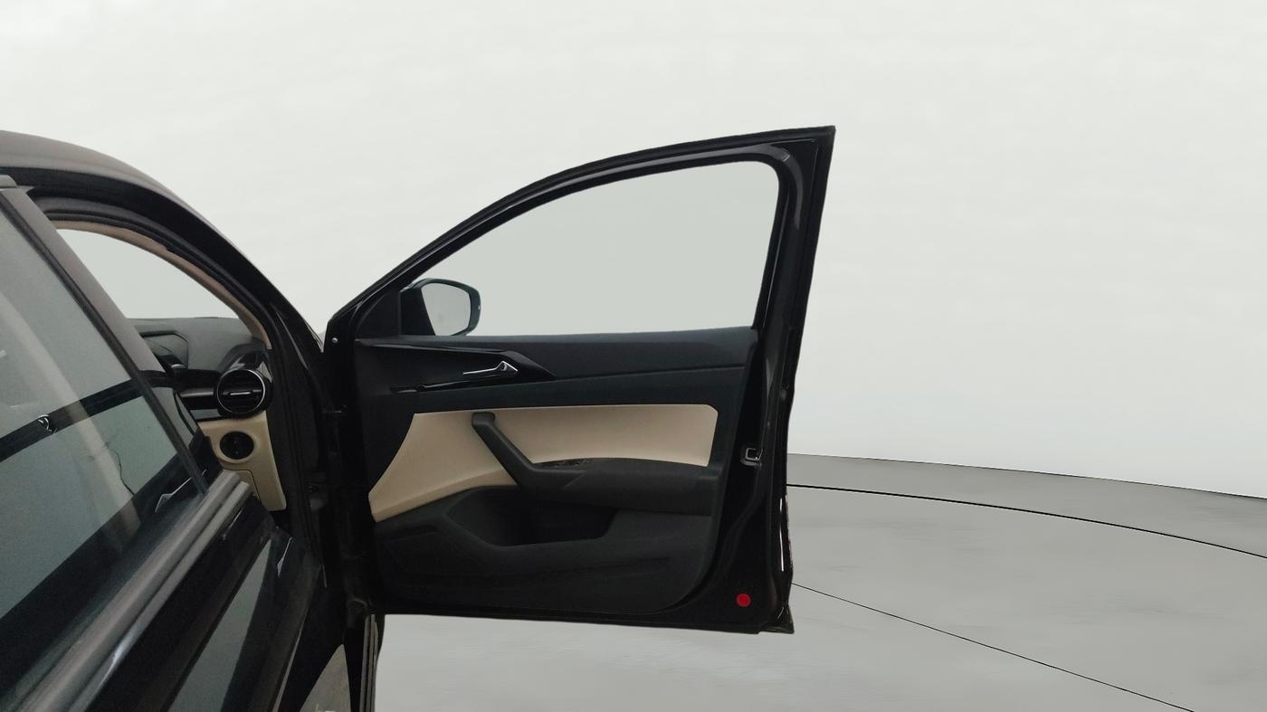 2025 Skoda SLAVIA Sportline 1.0L TSI AT, Petrol, Automatic, 2,384 km, RHS Front Door