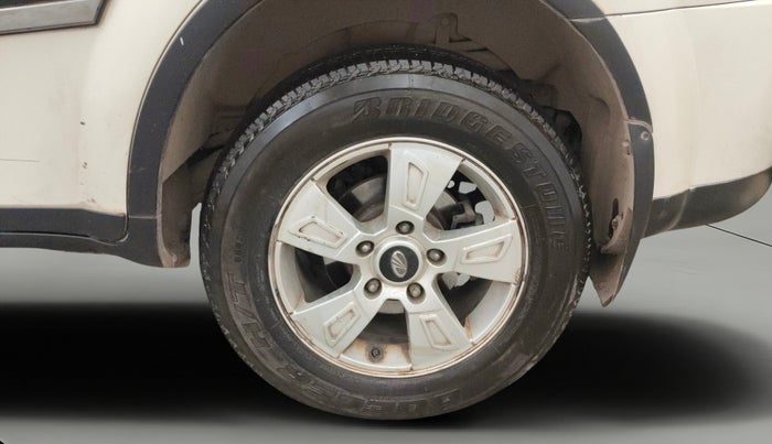 2015 Mahindra XUV500 W8, Diesel, Manual, 1,14,318 km, Left Rear Wheel